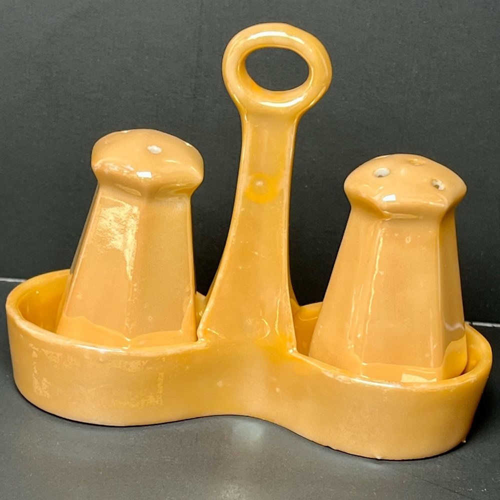 VINTAGE LUSTERWARE SALT AND PEPPER SHAKERS ORANGE Color W/ STAND MADE IN JAPAN